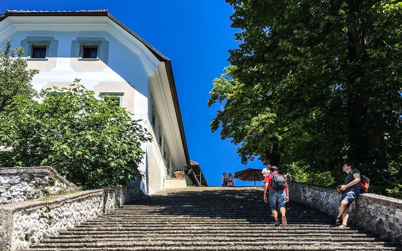 Isola-di-Bled---Scalinata-Posteriore-per-Chiesa