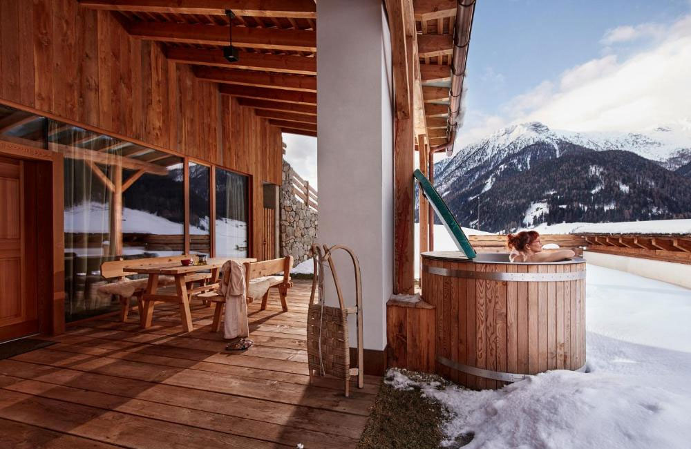 10-chalet-romantici-con-caminetto-e-vasca-idromassaggio-trentino-chalet-weisengluck