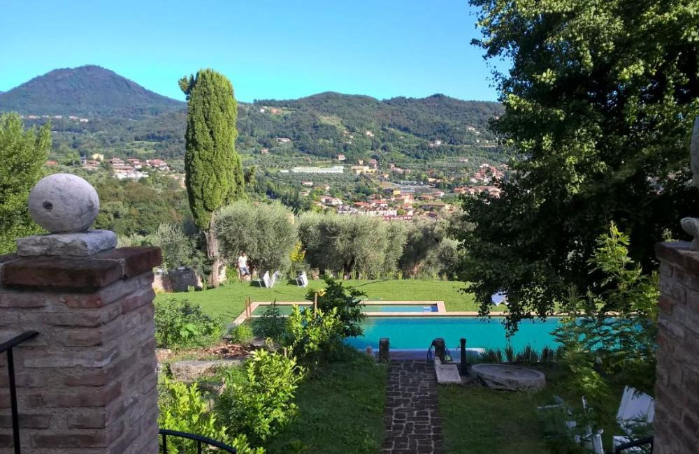 Agriturismo-con-piscina-sul-lago-di-garda-Agriturismo-Villa-Bissiniga