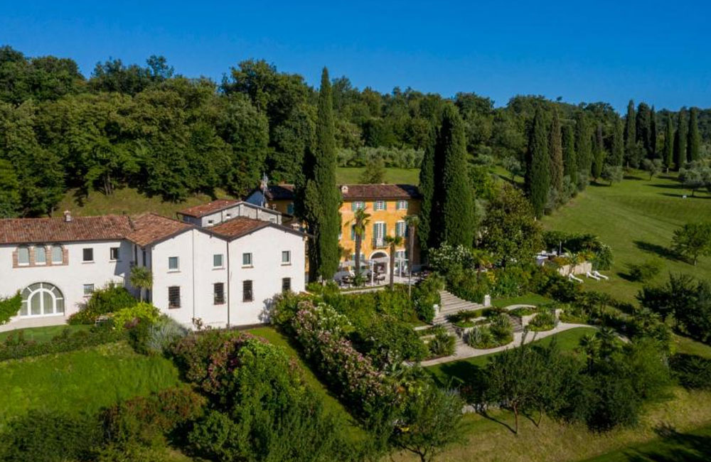 Agriturismo-con-piscina-sul-lago-di-garda-Borgo-il-Mezzanino