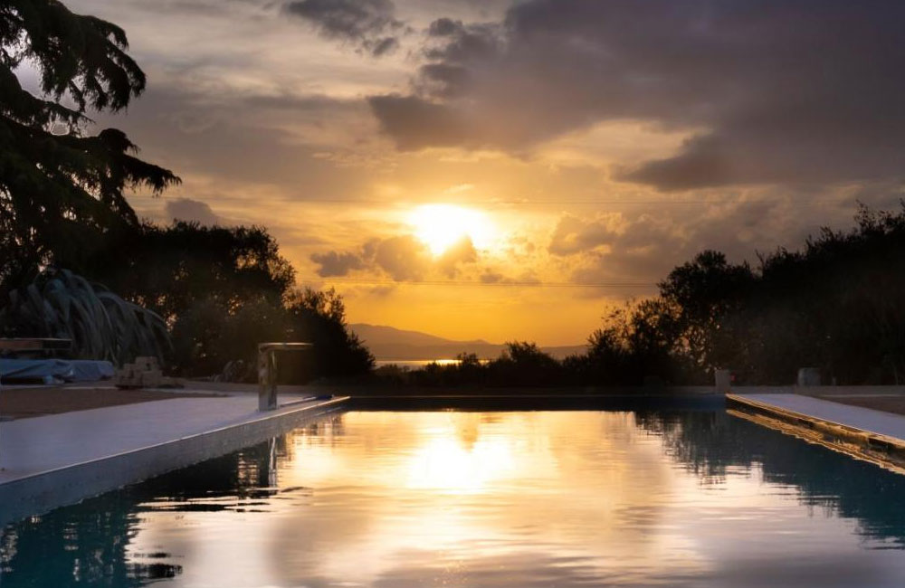 Agriturismo-con-piscina-sul-lago-di-garda-Relais-Forte-Benedek